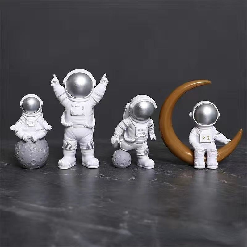 4 pcs Astronaut Figure Statue