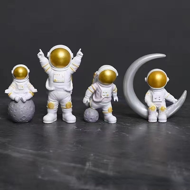 4 pcs Astronaut Figure Statue